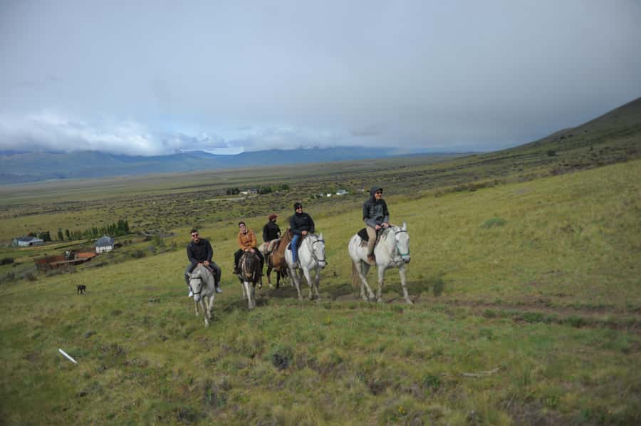 El Calafate: Horseback riding in Cerro Frias - Climbing Cerro Frias to 400 meters