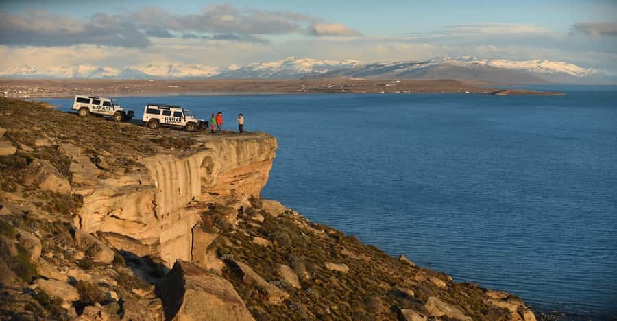 El Calafate: Native Cultures 4x4 Half-Day Excursion - Lake Argentino, geology, and the first photo stop