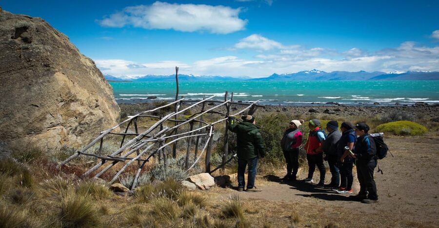 El Calafate: Native Cultures 4x4 Half-Day Excursion - A Patagonian lunch beside the lake