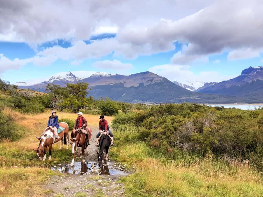 El Calafate: Nibepo Aike Ranch with Horseback Riding - Arriving at an estancia with Andes views