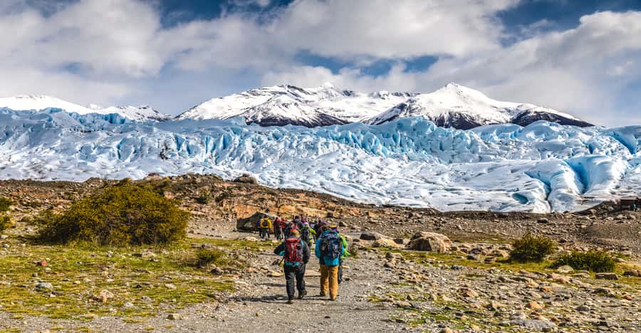 El Calafate: Perito Moreno Glacier Trekking Tour and Cruise - Forest, refuge, and lunch with a view
