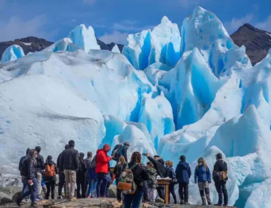 El Calafate: "Perito Moreno Glacier with the Tour - Blue Safari". - Leaving El Calafate for Puerto Bajo las Sombras