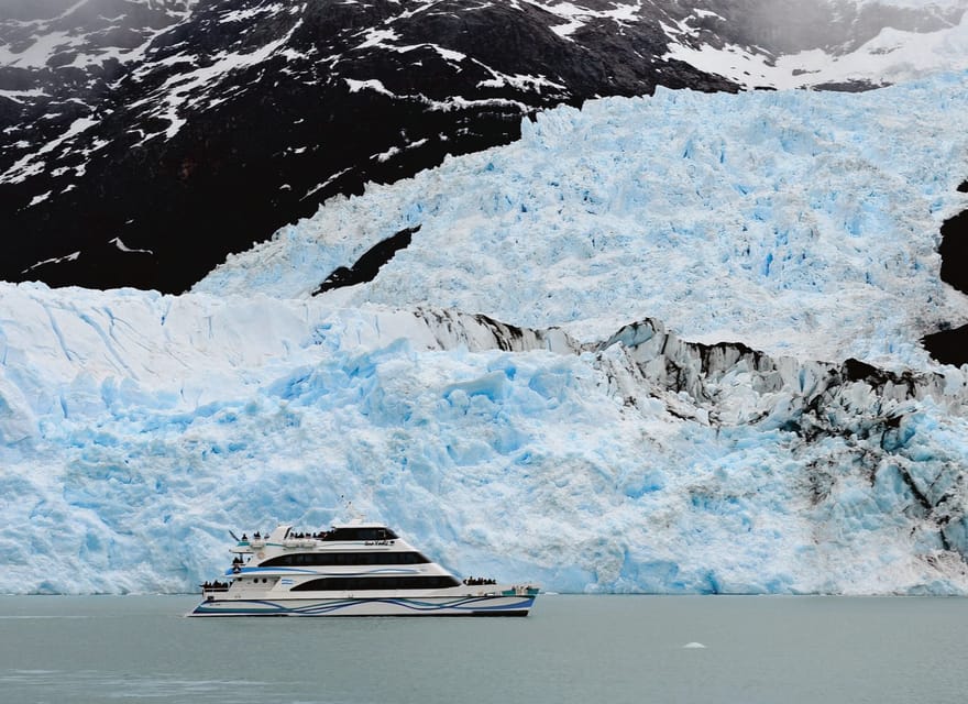 El Calafate: Spegazzini and Upsala Glaciers Boat Tour - Icebergs in the Upsala Channel