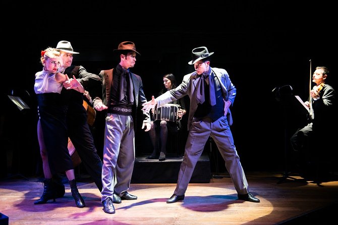 El Querandi Tango Show Buenos Aires - The evening begins with food or drinks