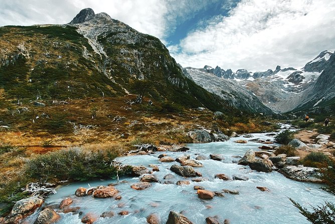 Emerald Lagoon Trekking - Leaving Ushuaia for the Fuegian valleys