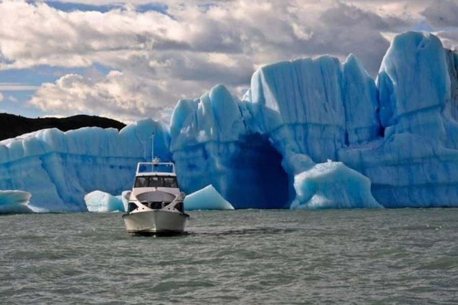 Estancia Cristina Discovery Adventure in El Calafate - Sailing toward the Upsala Glacier