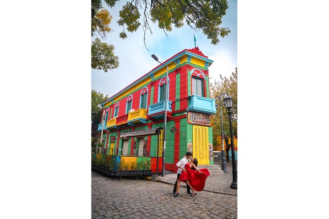 Exclusive Buenos Aires Tour with Photoshoot and Drinks - Two hours among Caminito’s colorful streets