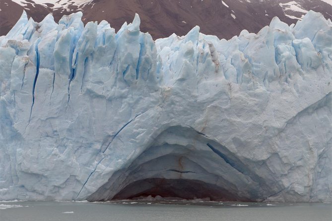 Excursion to the Perito Moreno Glacier, with guide and transfer to / from the hotel - The road from El Calafate to Lake Argentino