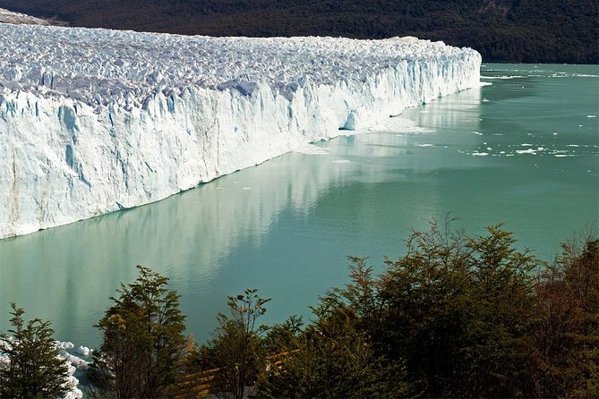 Excursion to the Perito Moreno Glacier, with guide and transfer to / from the hotel - The guide makes the long day easier