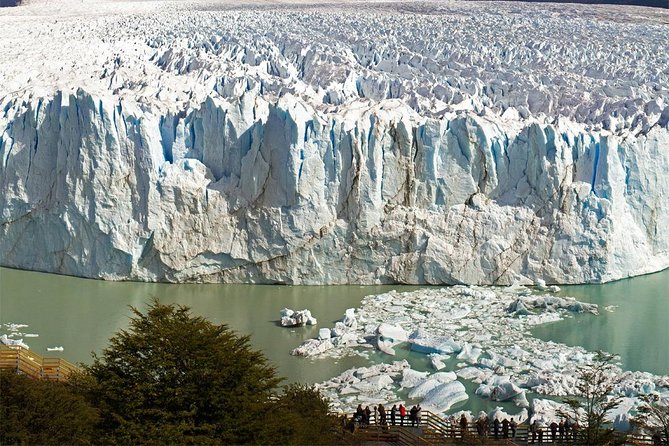 Excursion to the Perito Moreno Glacier, with guide and transfer to / from the hotel - Cerro Comisión and the geology along the route