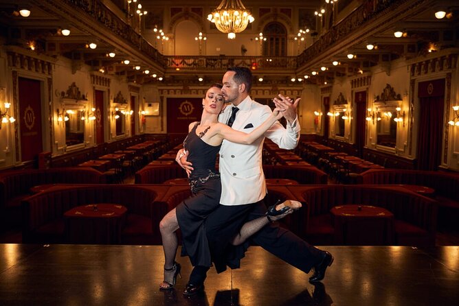 Executive Dinner Show at Mansion Tango - Entering La Mansión Tango at 8 p.m.