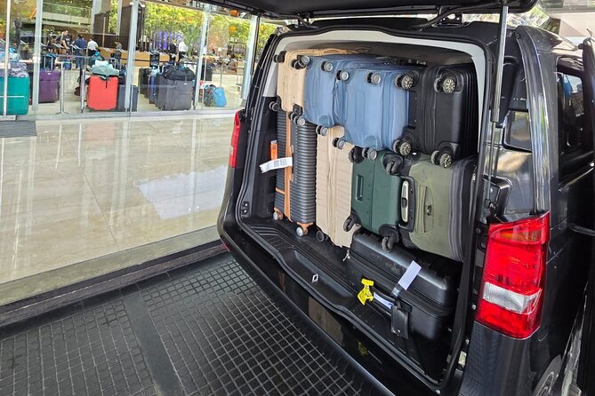 Executive Van Transfer: Ezeiza Airport (EZE) – Buenos Aires - The first greeting and the airport handoff