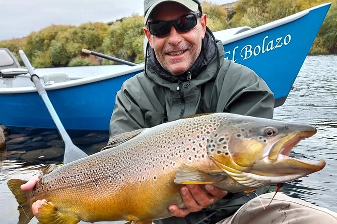Fly Fishing Guided Activity in Bariloche - Morning fishing from the boat