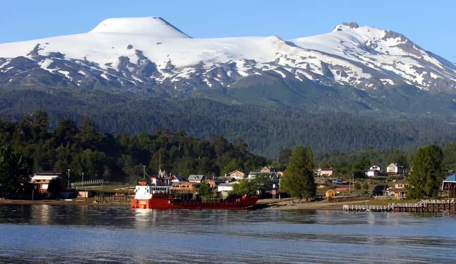 From Bariloche: San Martin de los Andes and 7 Lakes Circuit - Machónico and the approach to Lake Lácar