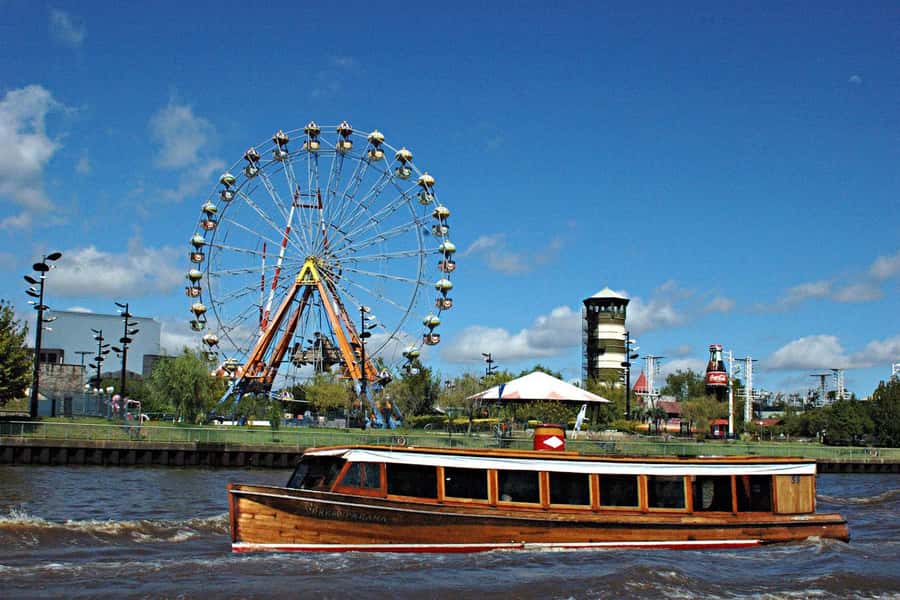 From Buenos Aires: Classic Tigre Delta Tour - Boarding the boat at Tigre