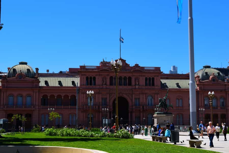 From Colonialism to Eclecticism, Buenos Aires arquitectonica - Starting at Plaza de Mayo and Bolívar 65