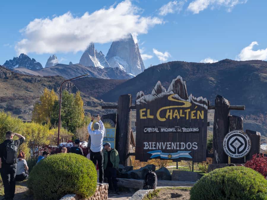 From El Calafate: Full-Day Tour to El Chaltén - A warm drink at Parador La Leona
