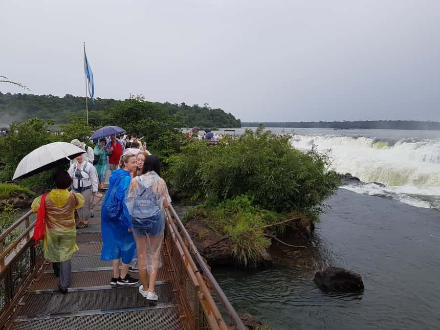 From Foz do Iguaçu: Iguazú Falls Boat Ride Argentina - Lunch is a pause, not a food tour