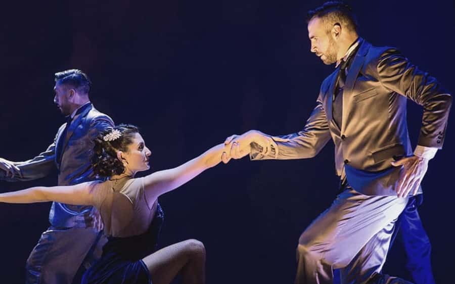 From Foz do Iguaçu: Madero Tango with dinner - From Foz do Iguaçu to Puerto Iguazú
