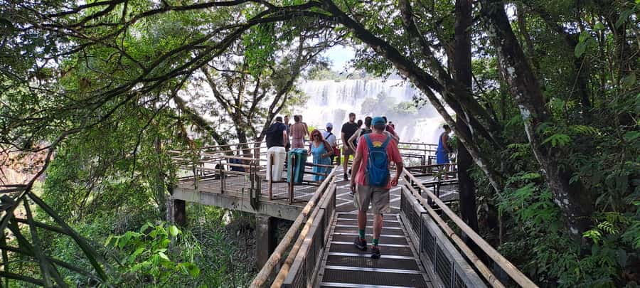 From Foz do Iguaçu: Tour to Argentinian Falls - Should you book the Argentine Falls tour?