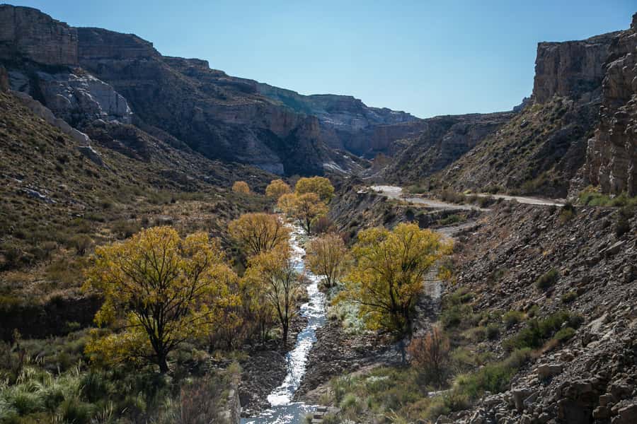 From Mendoza: Atuel Canyon Day Trip - Reading the canyon’s colorful rock formations