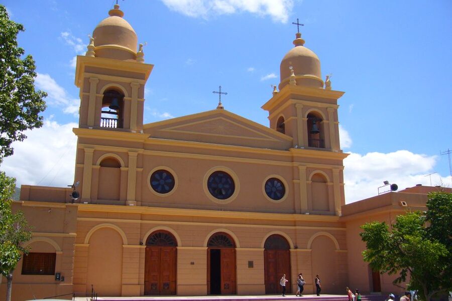 From Salta: Cafayate, Cachi, & Hornocal 3-Day Tour - Day 1: Tobacco farms, red rock, and Cafayate wine