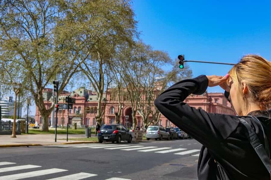 Full Day City Tour Buenos Aires, Recoleta Cemetery and Tigre - Teatro Colón and the limits of a quick stop