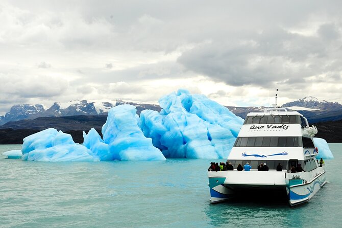 Full day tour: Sail among the Glaciers of Patagonia - The long run to Spegazzini Glacier