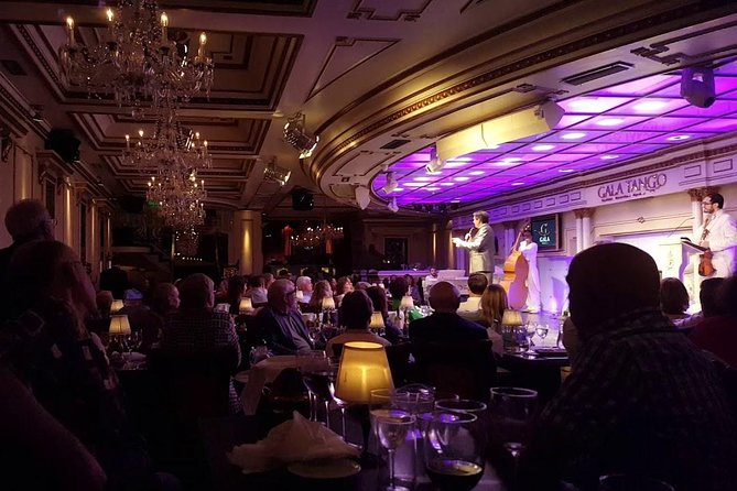 Gala Tango Show in Buenos Aires - Tango, folklore, and the boleadoras display