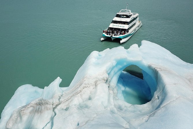 "Glaciares Gourmet" - Maria Turquesa Cruiser Navigation (classic) - The early hotel pickup and port transfer