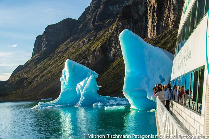 Glaciares Gourmet Navigation: Spegazzini, Upsala & Perito Moreno - Setting sail from Puerto Bandera at 8:30