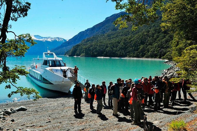 Glacier navigation Mayo Spirit Trek 3 landings and walk through the Forest - Puerto Moreno and the glacier walkways