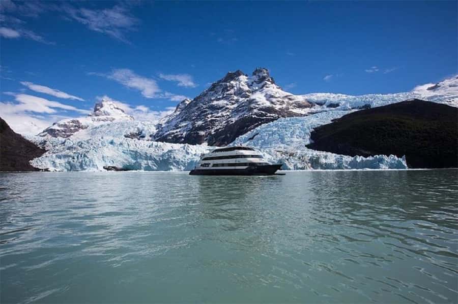 GLACIERS GOURMET Perito Moreno Navigation Full service - Key points to know before you book