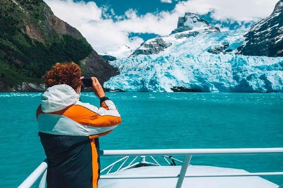 GLACIERS GOURMET Perito Moreno Navigation Full service - Upsala Canal from the water