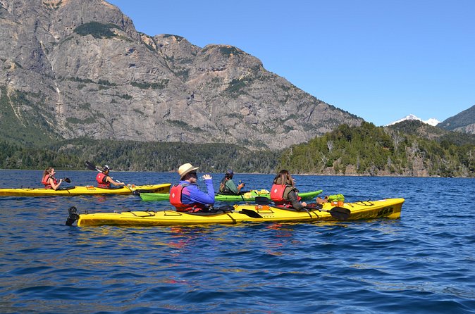 Half a day of kayaking on Lake Moreno in private service - The Guides Make a Real Difference