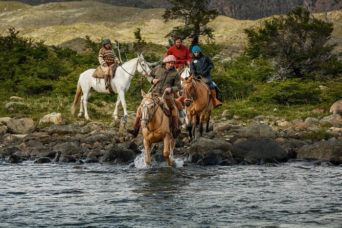 Horse Back Riding Expedition - Lunch at Refugio Lago Pearson