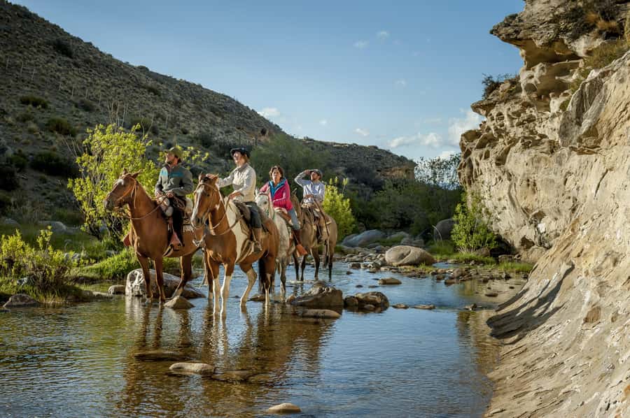 HORSEBACK RIDING EXPERIENCE - CAÑADONES & SADDLES - Riding south through Calafate Creek Gorge
