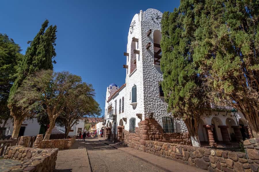Humahuaca Valley Multicultural Tour from Salta - What the transport and group size mean