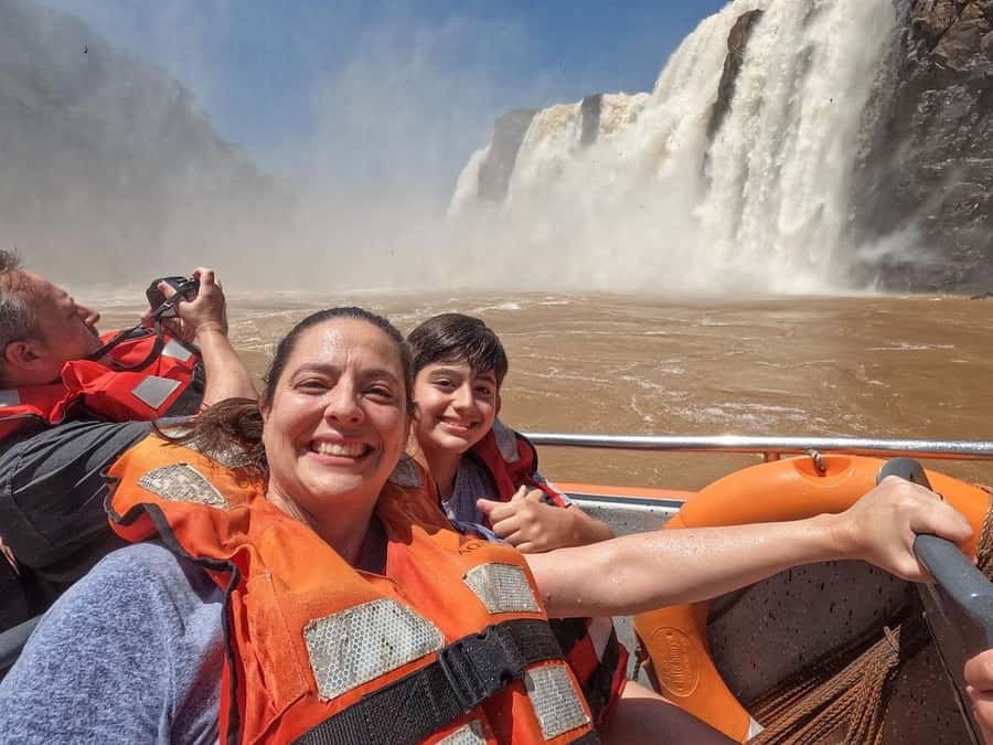 Iguazu Falls Argentinas Tour and Great Adventure Boat Tour - Who should book this experience?