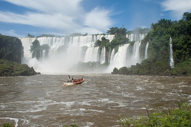 Iguazu Falls: FWD in the Jungle, Boat Ride and Argentinian Falls - The Argentine side: a park built for walking