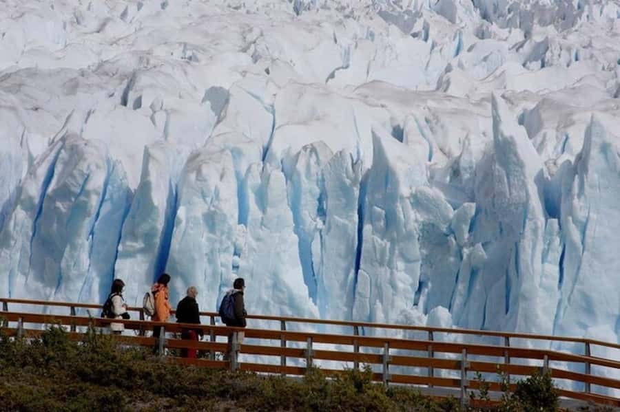 Kayak Perito Moreno Walkways lunch Transfer from Calafate - Ninety minutes in front of the ice