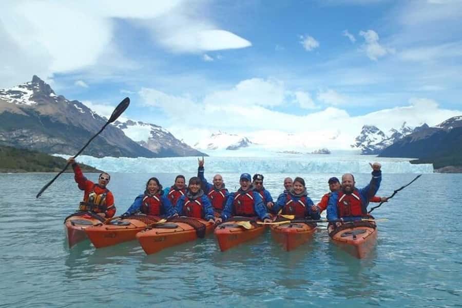 Kayak Perito Moreno Walkways lunch Transfer from Calafate - The walkways reveal the glacier’s full size