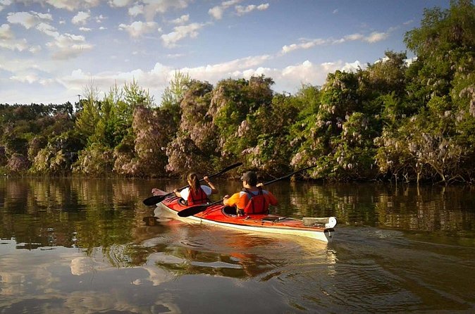 Kayaking Adventure in the Paraná River Delta - Martín’s guiding style and the human touches