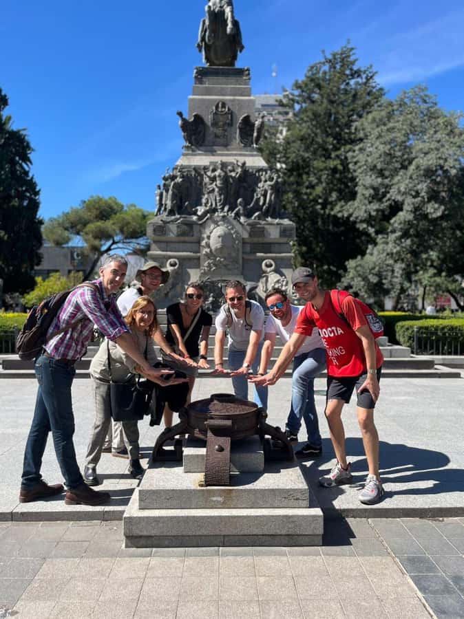 La Docta Free Walking Tour "Córdoba La Antigua". - San Martin Square, the Cathedral, and the Cabildo