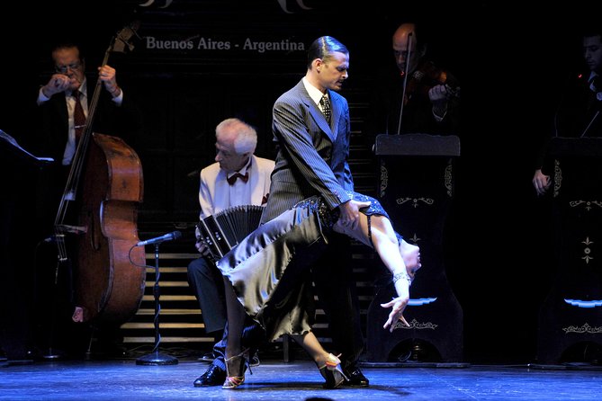 La Ventana Tango Show in Buenos Aires - The optional tango lesson and wine tasting