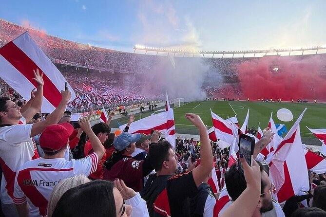Long live the Argentine football superclassic at the Monumental - Arriving at Avenida Presidente Figueroa Alcorta 7597