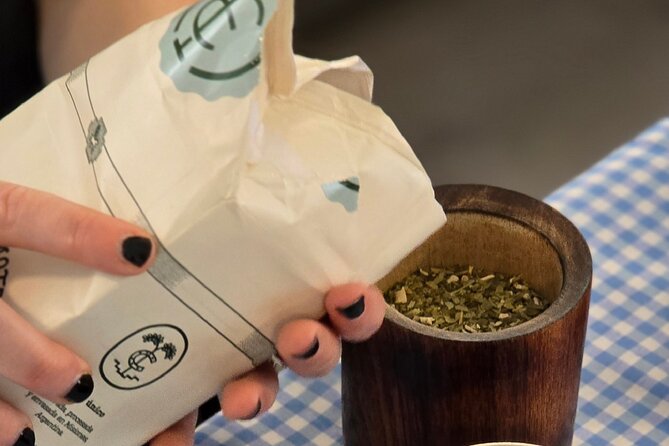 Mate Experience Workshop in Buenos Aires - Watching the live demonstration