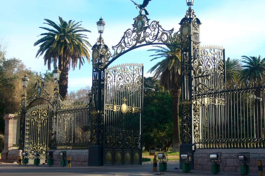 Mendoza: City tour with visit to General San Martin Park - Cerro de la Gloria and the San Martín monument