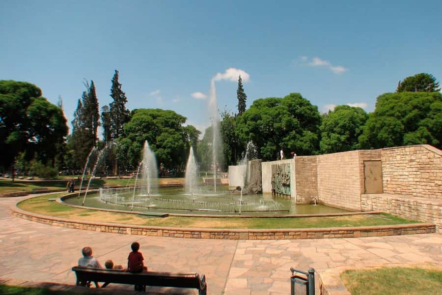 Mendoza: City tour with visit to General San Martin Park - What $27 buys you in four hours
