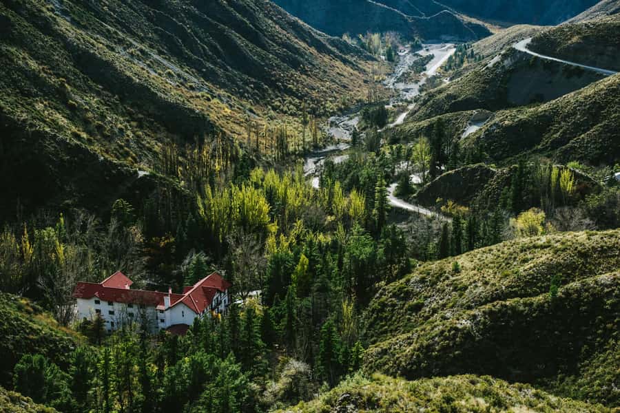 Mendoza: half day in the Andean foothills - Potrerillos Dam and the ten-kilometer lake